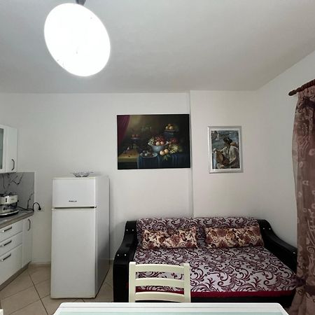 Vivi La Tua Vacanza Con L'Appartamento 1 Di Ervin! Enjoy Your Holiday With Ervin'S Apartment 1! Vlora Kültér fotó