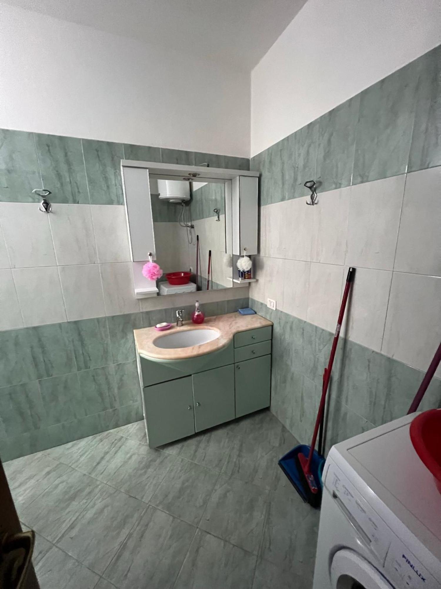 Vivi La Tua Vacanza Con L'Appartamento 1 Di Ervin! Enjoy Your Holiday With Ervin'S Apartment 1! Vlora Kültér fotó