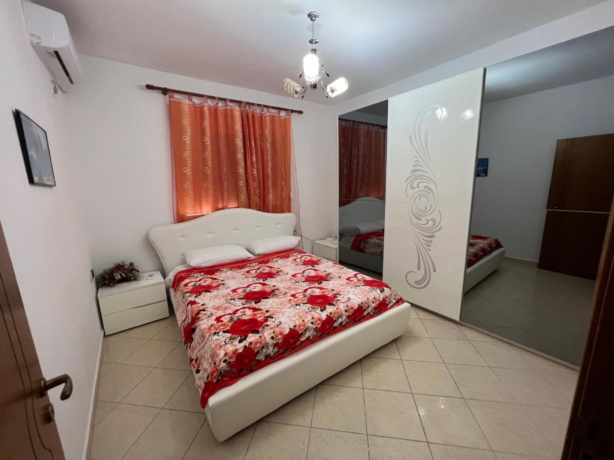 Vivi La Tua Vacanza Con L'Appartamento 1 Di Ervin! Enjoy Your Holiday With Ervin'S Apartment 1! Vlora Kültér fotó